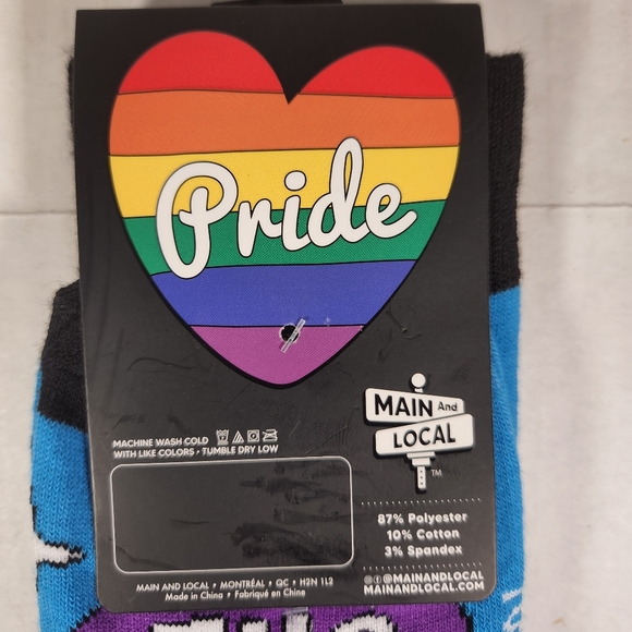 NWT Unisex Main & Local Pronoun Pride Crew Socks - Picture 3 of 6
